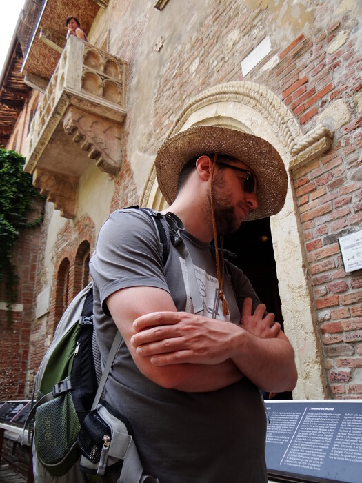 I with Juliet's balcony in the background (Verona)
